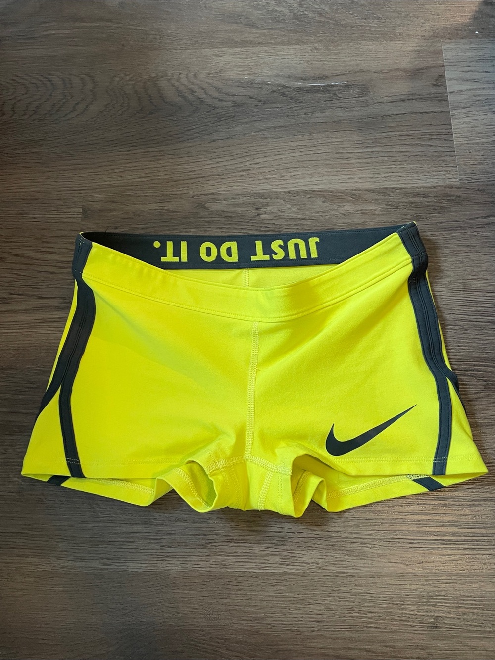 Nike Yellow Chartreuse Athletic Compression Running booty Shorts Small